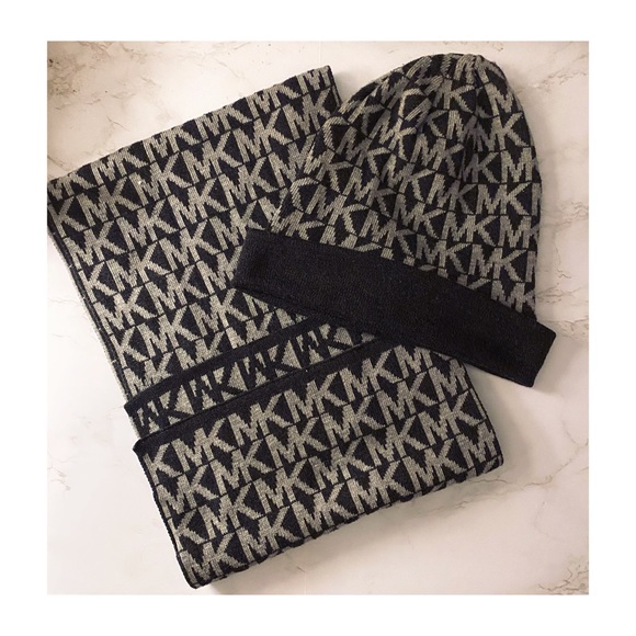 Michael Kors Hat & Scarf Set - Picture 1 of 4